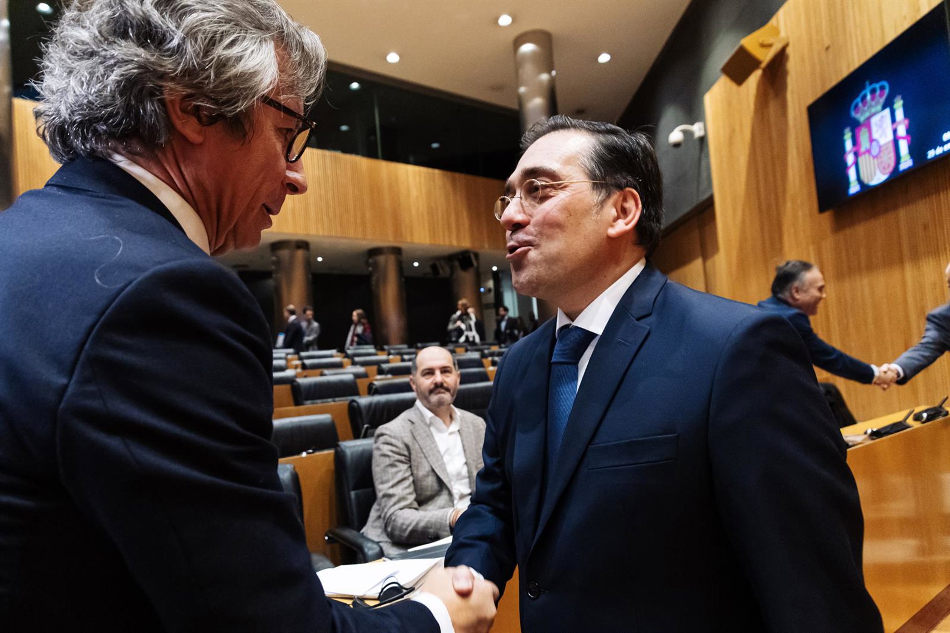 PP reprocha a Albares que explique la crisis de Ceuta por «bulos» en redes y Vox le acusa de «colaborar con la invasión»