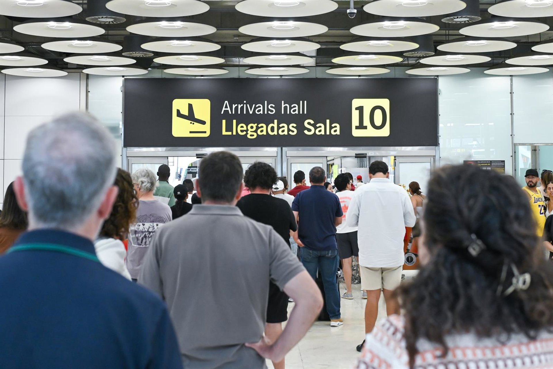 Los controles fronterizos a viajeros procedentes de Italia afectan ya a más de 12.500 personas