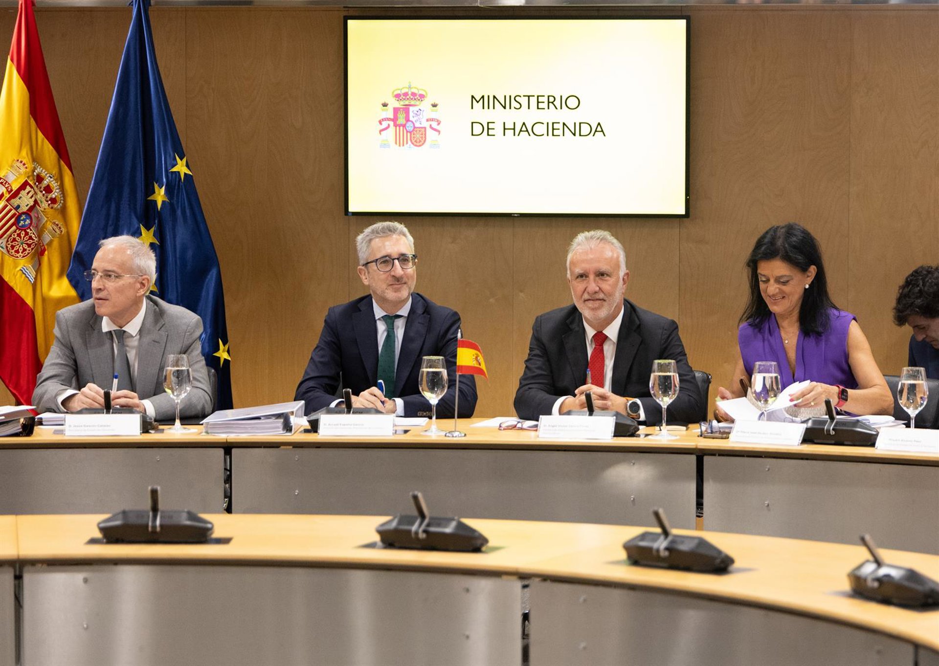 Los ‘barones’ del PSOE y las CCAA del PP avanzan su voto en contra al plan de financiación del Gobierno en el CPFF
