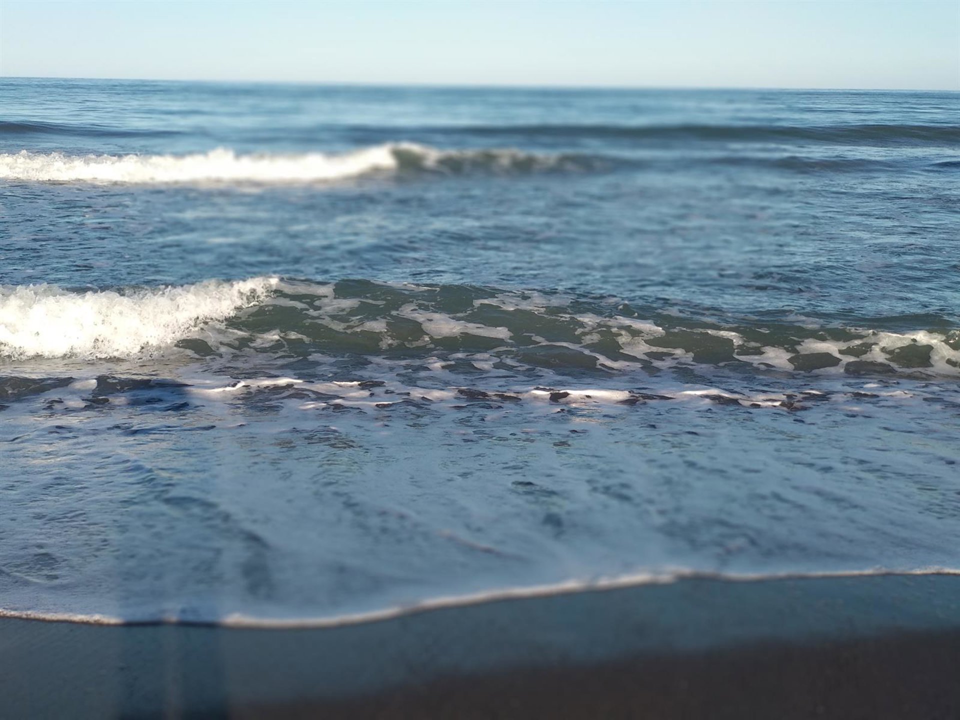 Fallece un bañista de unos 80 años en una playa de Benalmádena