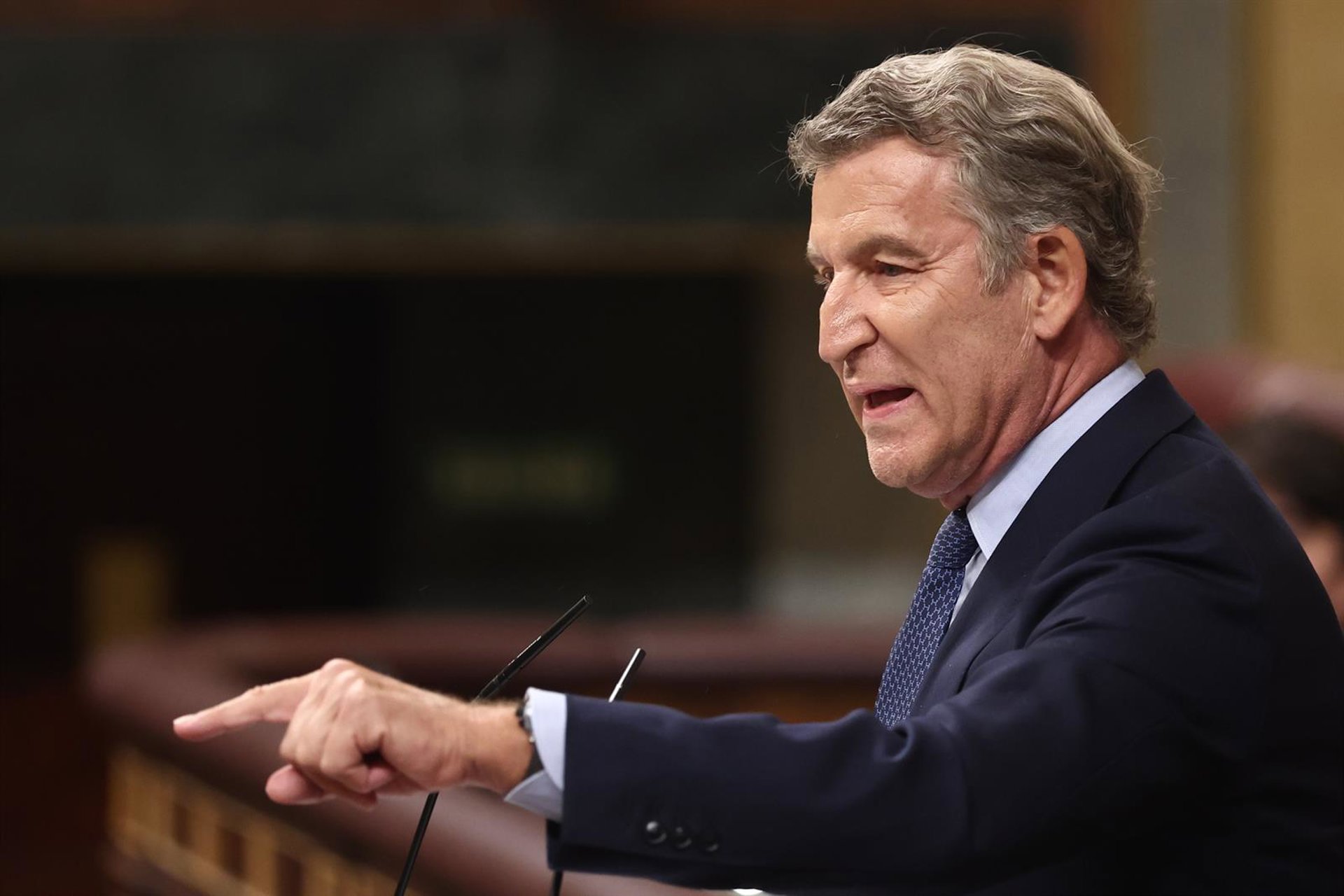 Feijóo denuncia que se busque «manipular» el censo y Sánchez acusa al PP y «ultraderecha» de «robar» el voto a exiliados