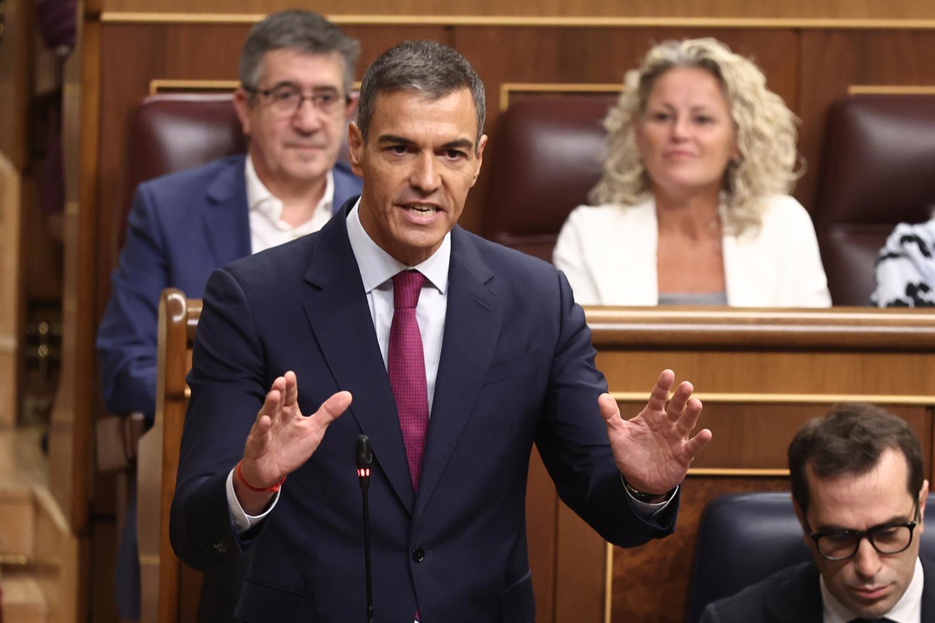 Sánchez niega a Abascal «chantajes» de Marruecos y le acusa de «llevar una correa» de Estados Unidos e Israel