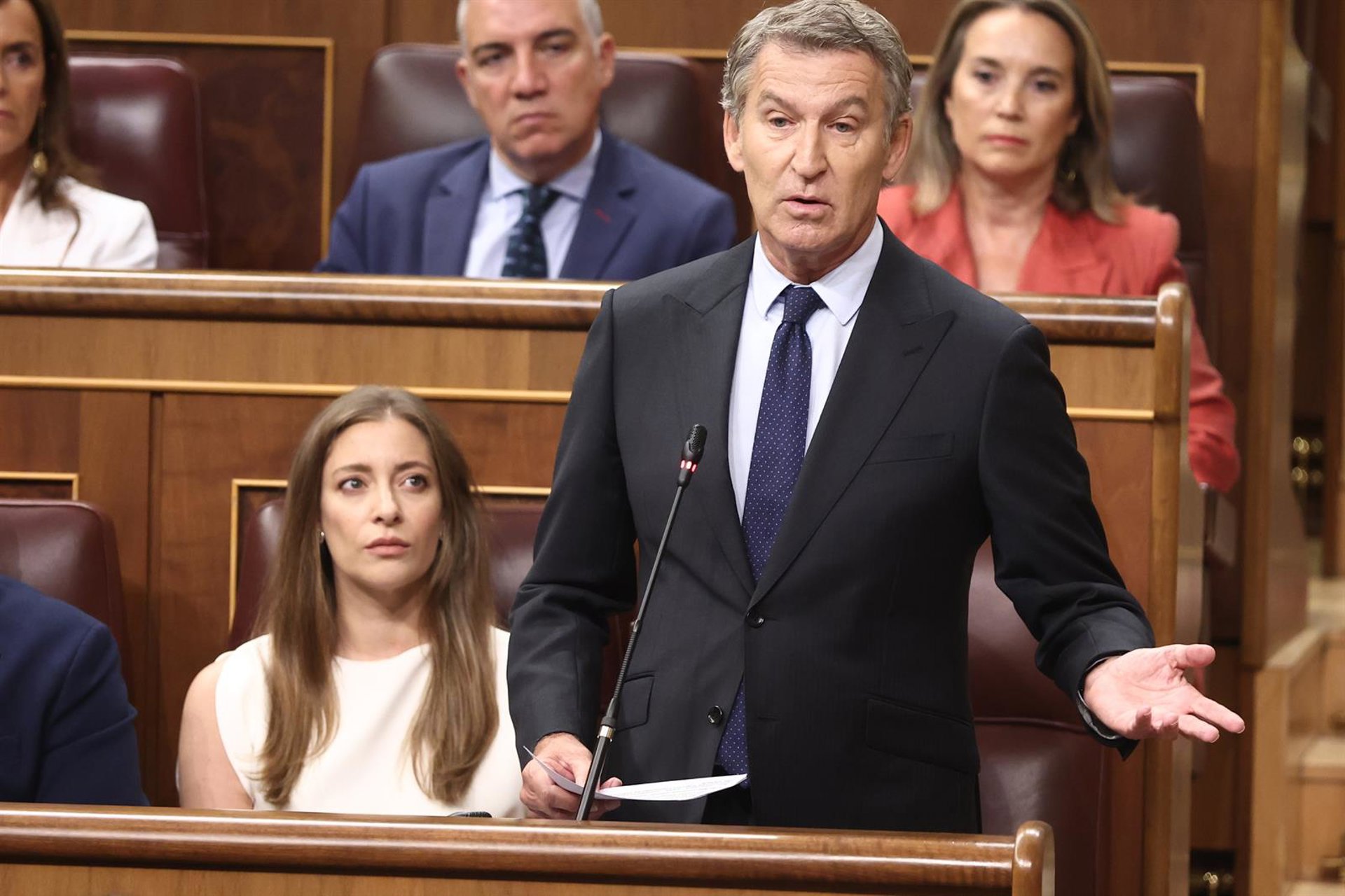 Feijóo acusa a Sánchez de no ser un «presidente libre»: «Si Marruecos canta, usted se va»