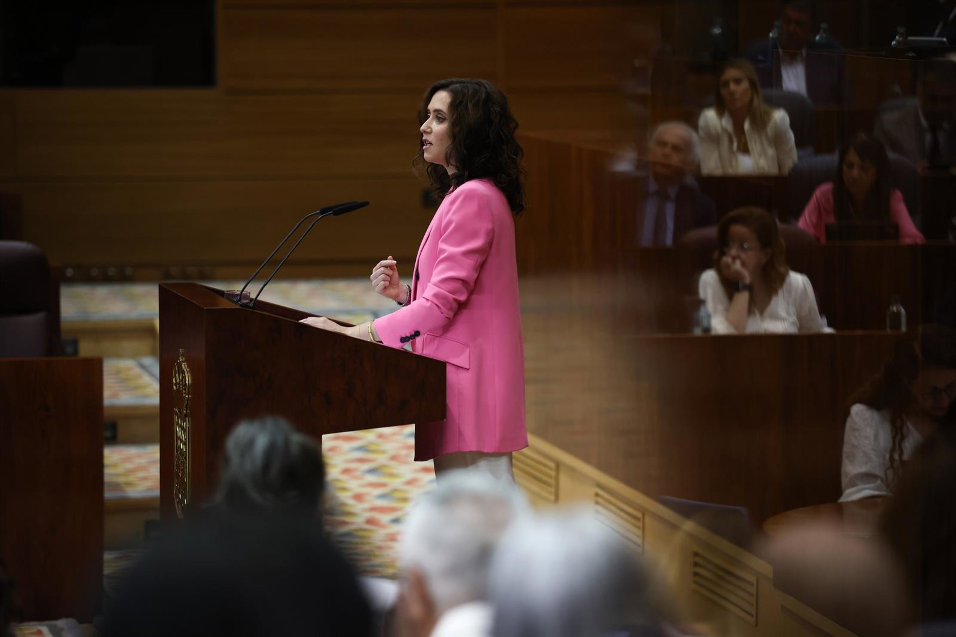 Ayuso hace ‘examen’ de su gestión en el DER con 100 anuncios, sin mención al ático y el foco en la «crisis nacional»