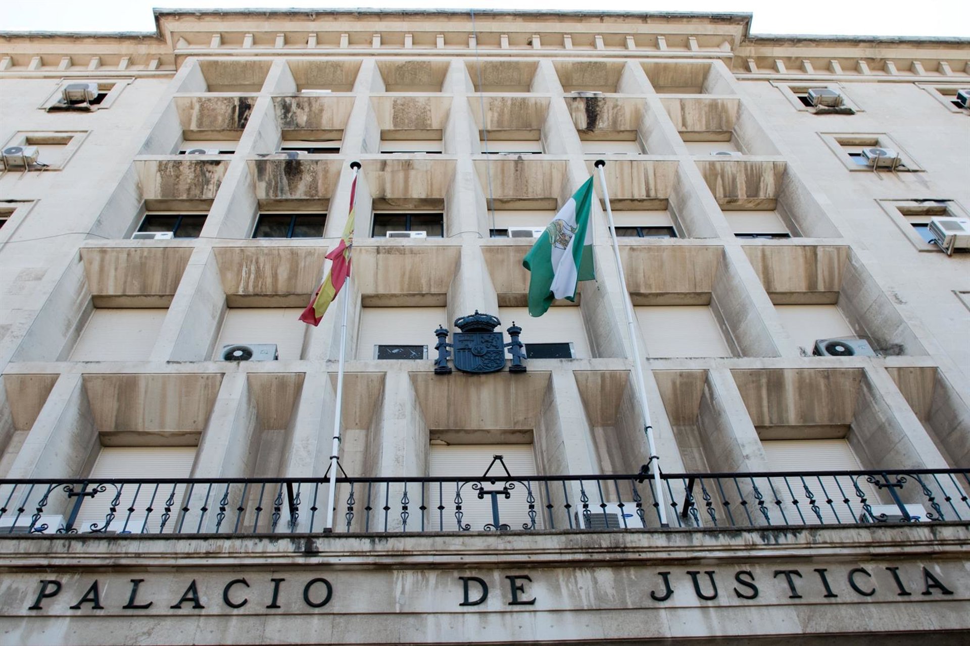 Cuatro años de cárcel por fingir ser empresarios y adquirir quesos y jamones sin intención de pagar