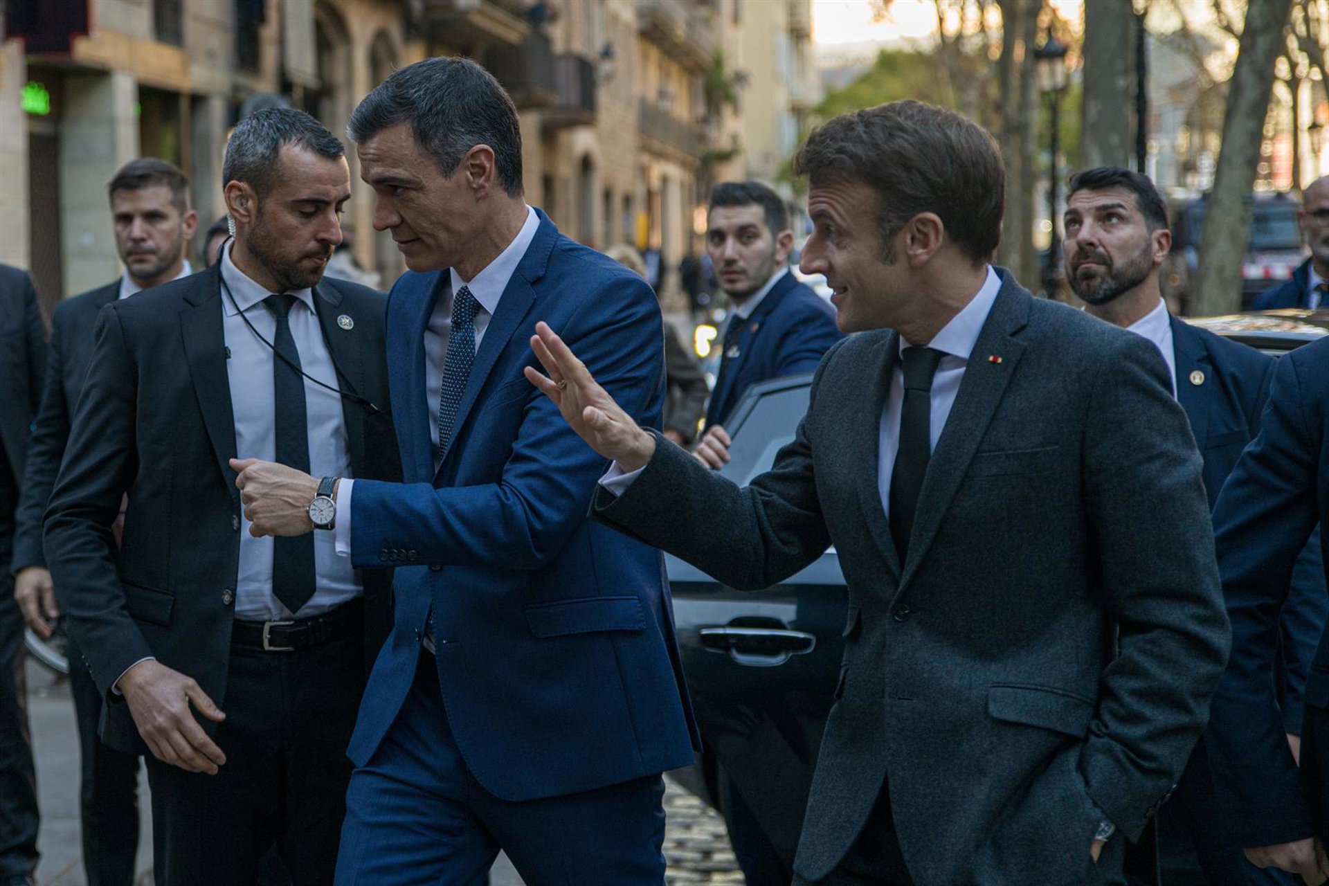 Los Reyes ofrecerán una cena de honor a Macron en su visita de Estado y Sánchez le recibirá en La Moncloa