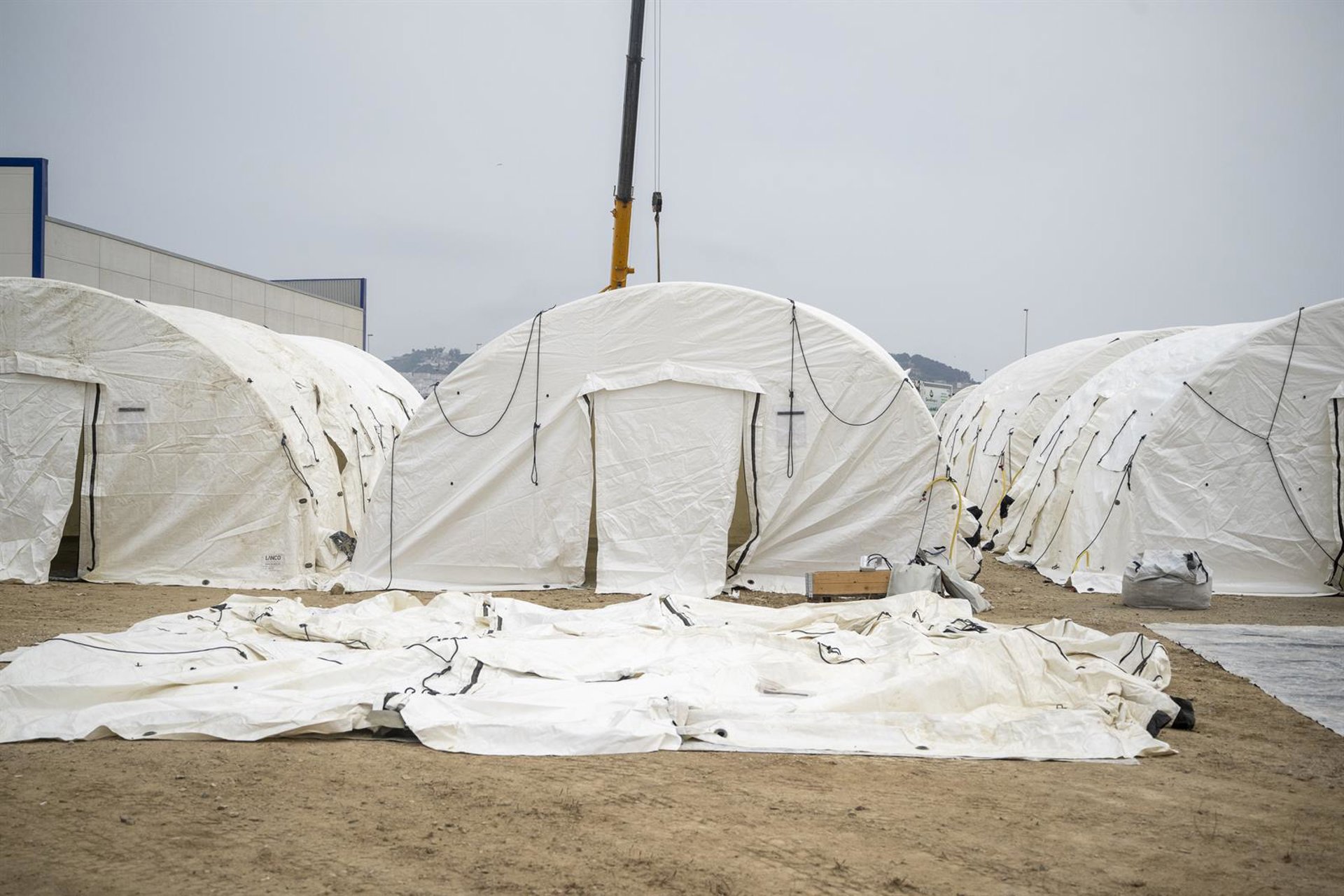 La Audiencia Nacional rechaza suspender la instalación de un campamento para inmigrantes en el Puerto de Ceuta