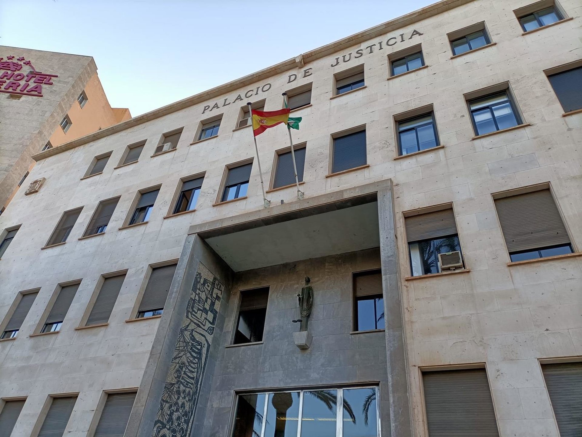 Condenada una madre a 47 años de prisión por prostituir a sus hijas de 5 y 9 años en Almería