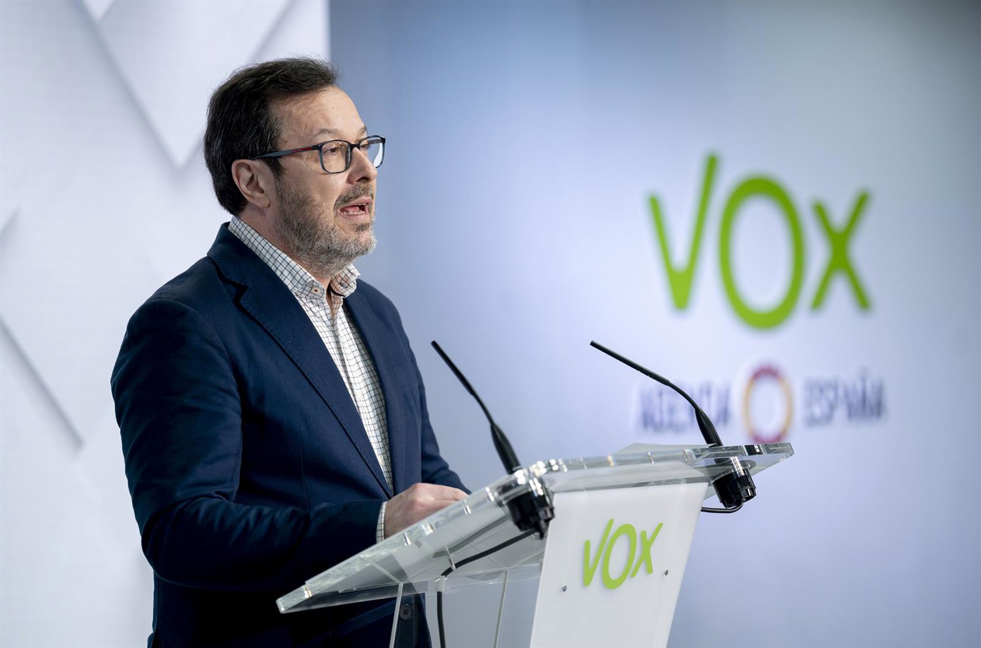 Vox ve «posible» dar la nacionalidad sin el derecho al voto exterior, pero insiste en «no regalarla»