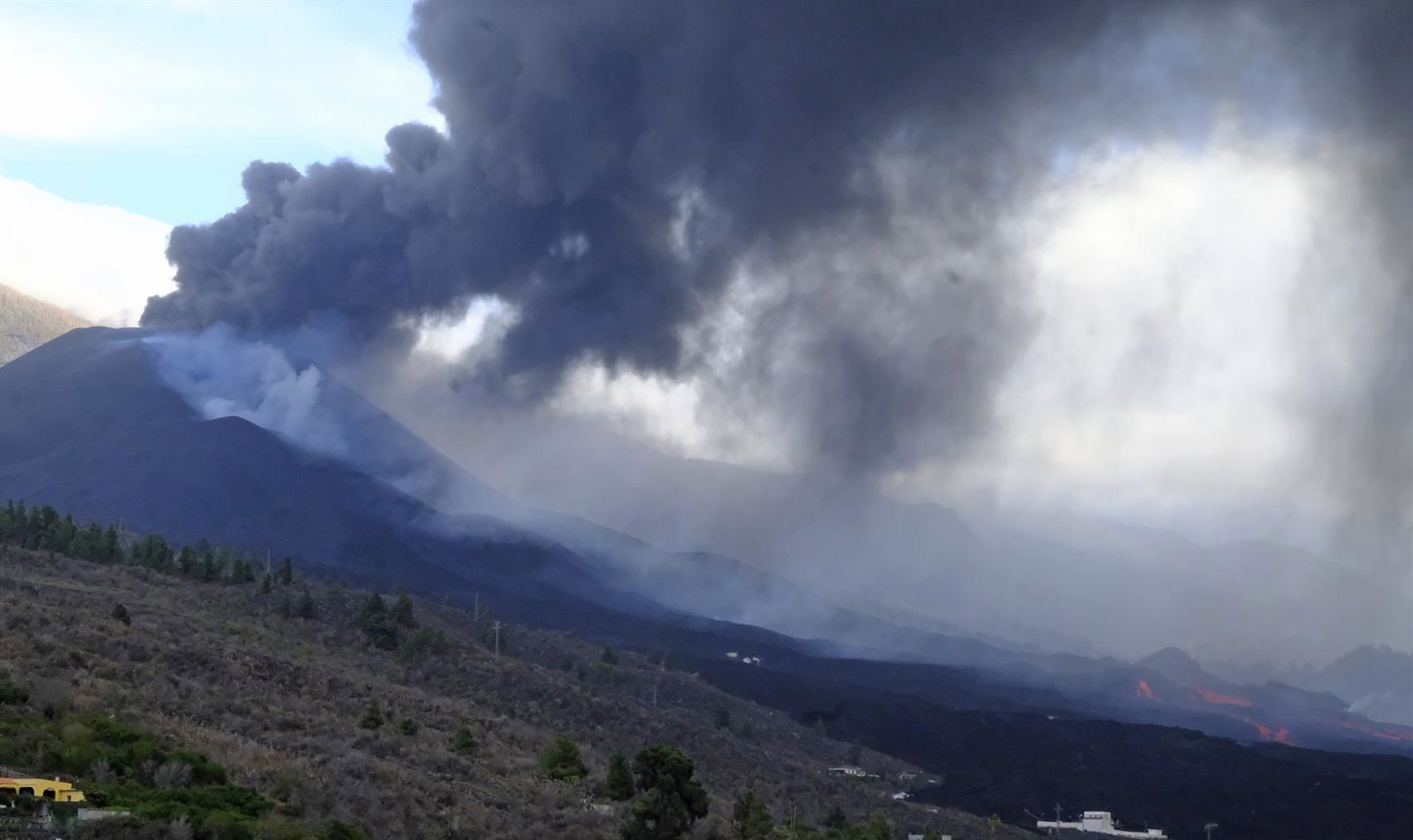 La erupción del volcán de La Palma se asocia a cuadros de tos y obstrucción pulmonar, sobre todo en personas asmáticas