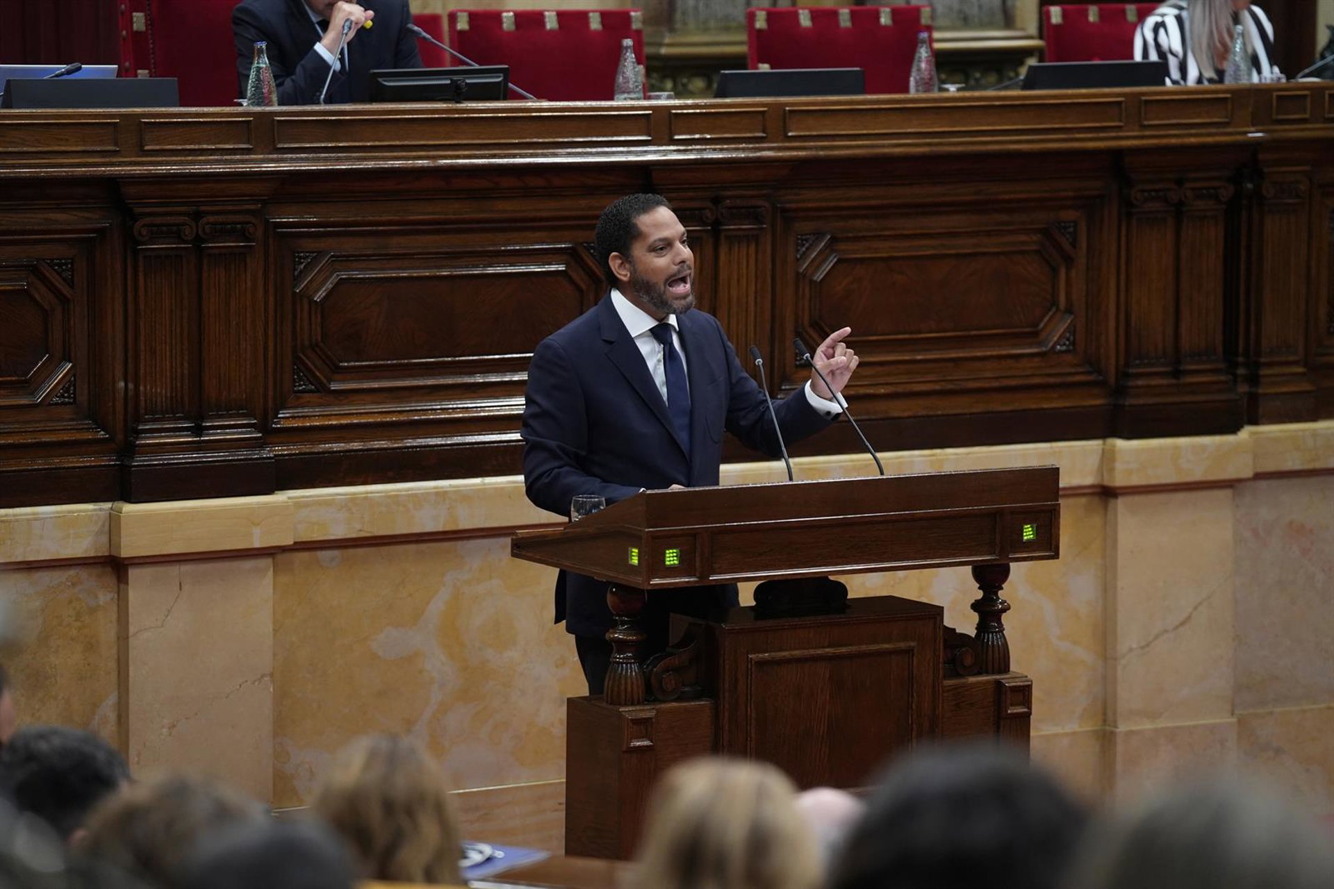 Ignacio Garriga (Vox) acusa a Illa de mentir con las pruebas PISA y pide que mande a Niubó «a casa»
