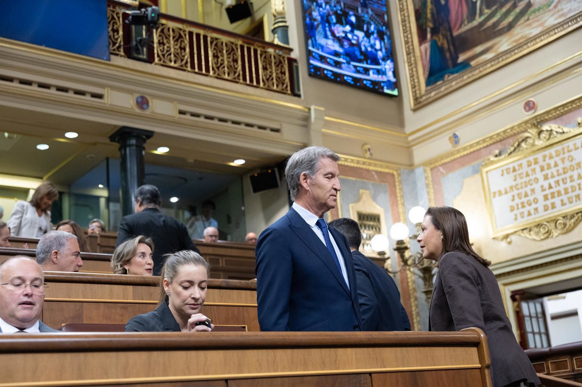 Feijóo rechaza que el gas pimienta sea un «arma» y carga contra Armengol por echar a su diputada e «inflamar» el Pleno