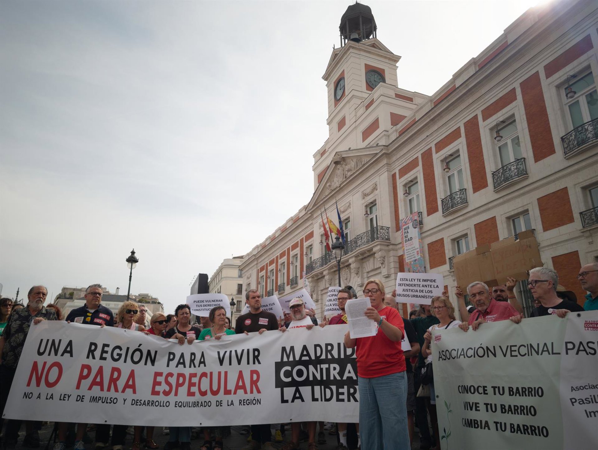 Colectivos sociales protestan contra la nueva Ley del Suelo de Ayuso y reclaman un proceso de participación ciudadana