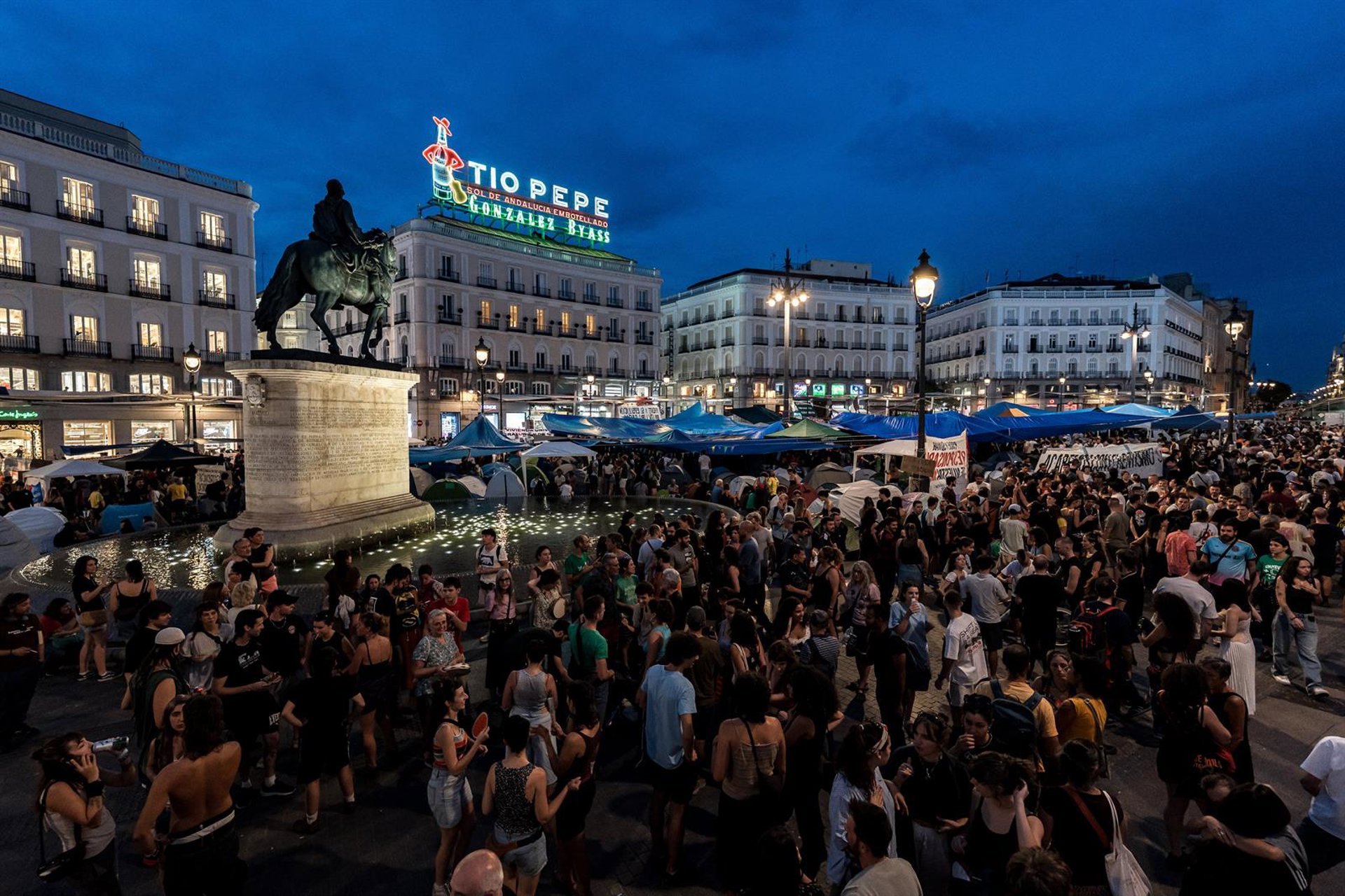 La acampada en Sol continúa con la vista puesta en el ‘decreto Maricarmen’: «Estamos haciendo historia»