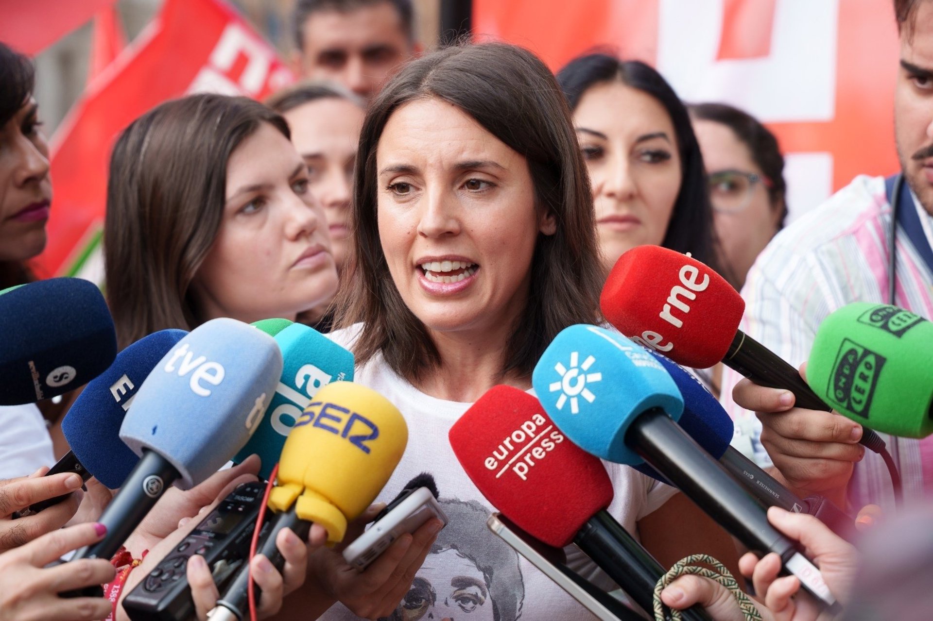 Irene Montero avisa de que no aceptará un «trágala» con el RD de Vivienda y apoyará que se prolongue la acampada de Sol