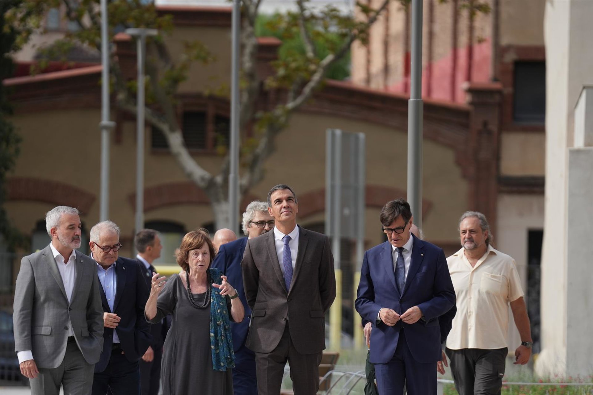 Sánchez, Illa y Collboni visitan la promoción de vivienda pública ‘Illa Sibèria’ en Barcelona