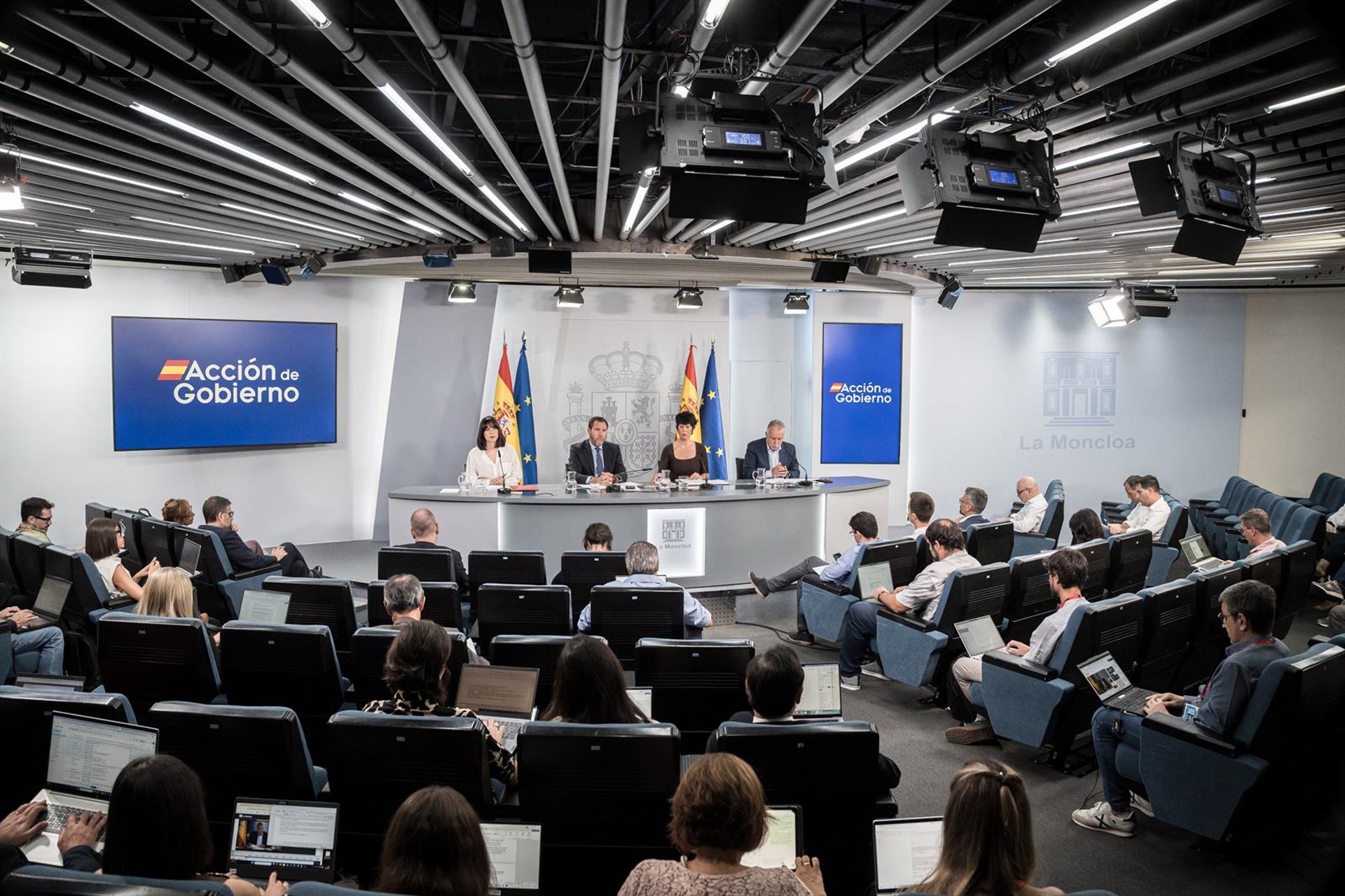 Arranca el Consejo de Ministros con una hora de retraso por las negociaciones del decreto de vivienda entre PSOE y Sumar