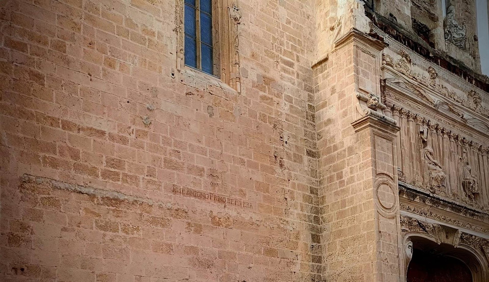 El Obispado ultima un proyecto para retirar la inscripción de Primo de Rivera de la Catedral