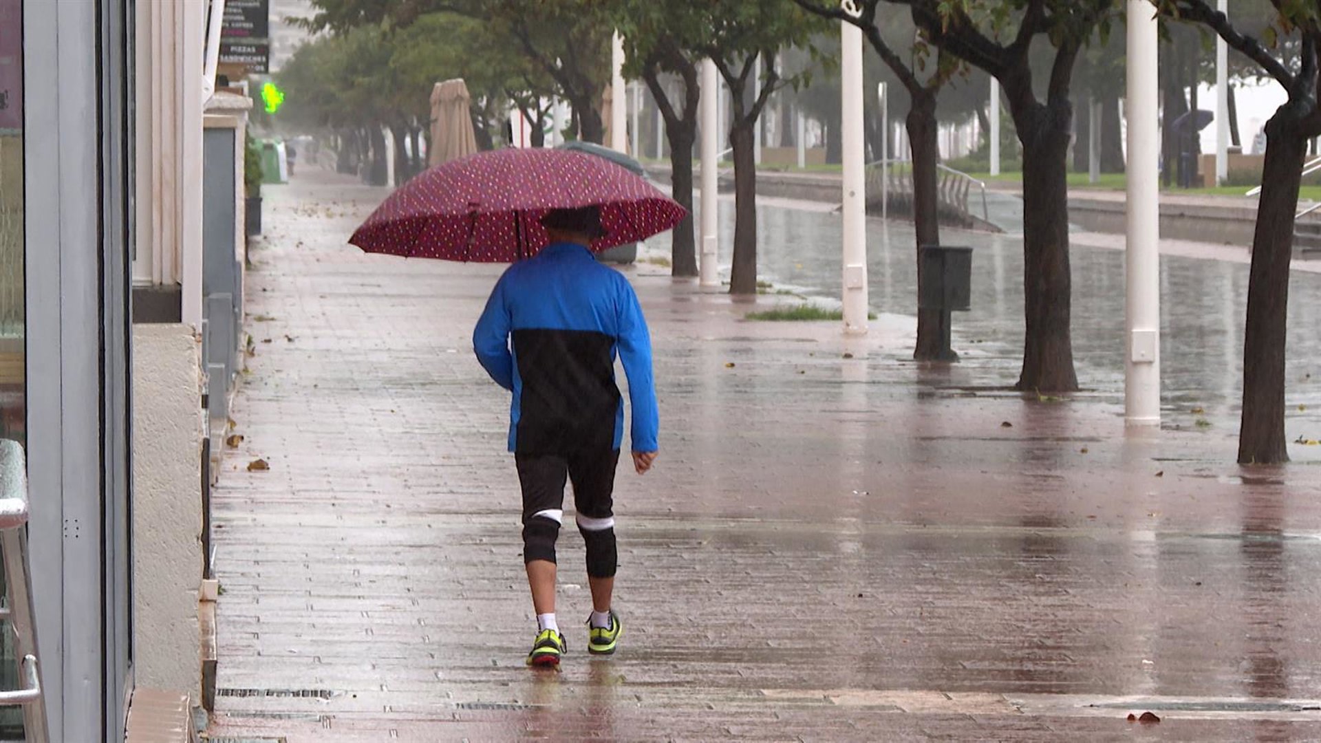 Aemet eleva a rojo el aviso por lluvias este jueves en Castellón y Valencia