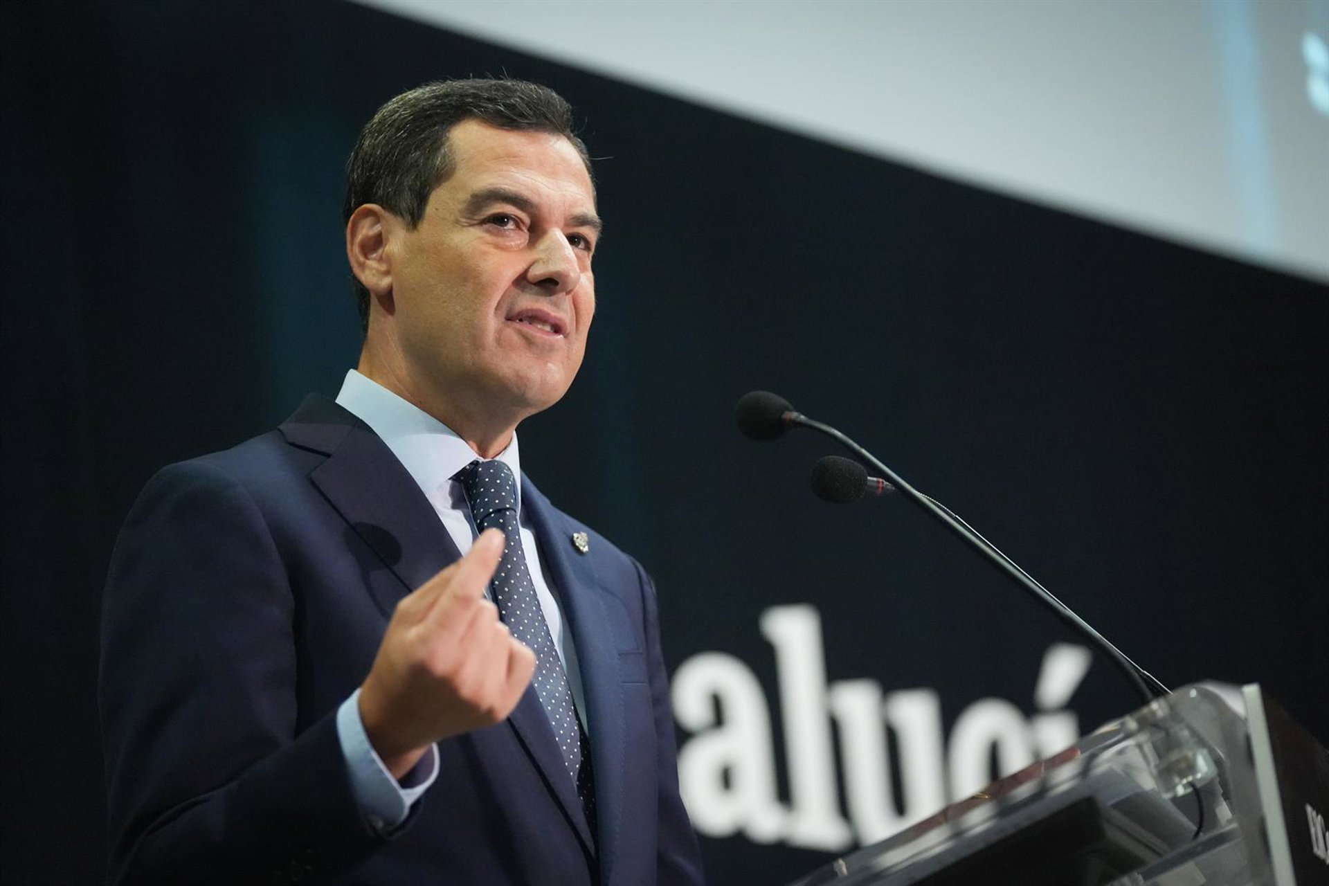 Moreno pide a Sánchez convocar elecciones tras el «varapalo» a los decretos de vivienda: «Es una moción de confianza»