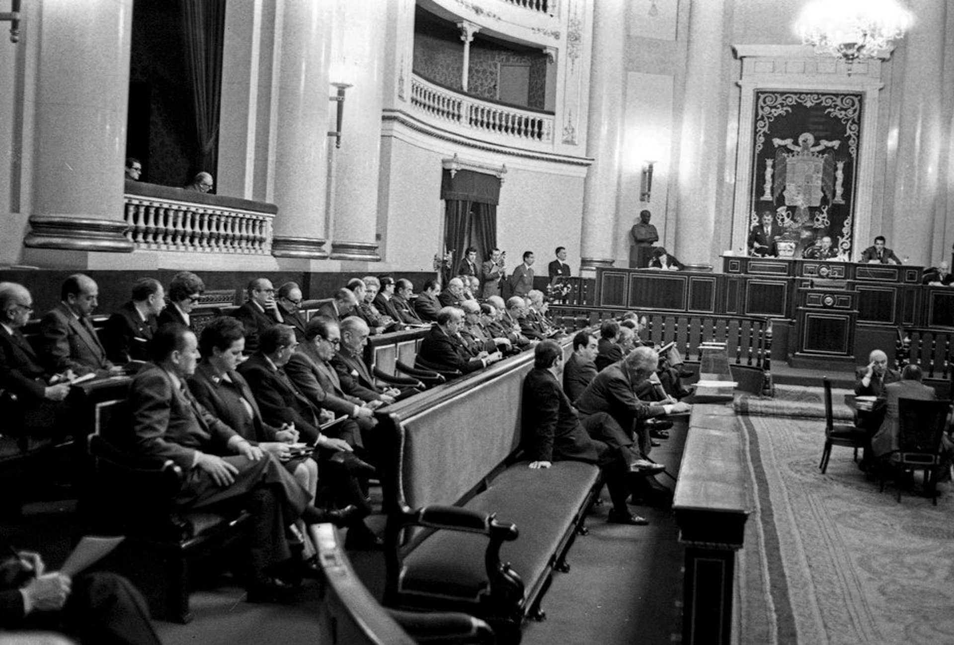 Cincuenta años del trascendental informe de Suárez al ‘Senado’ franquista en favor de la Ley de Reforma Política