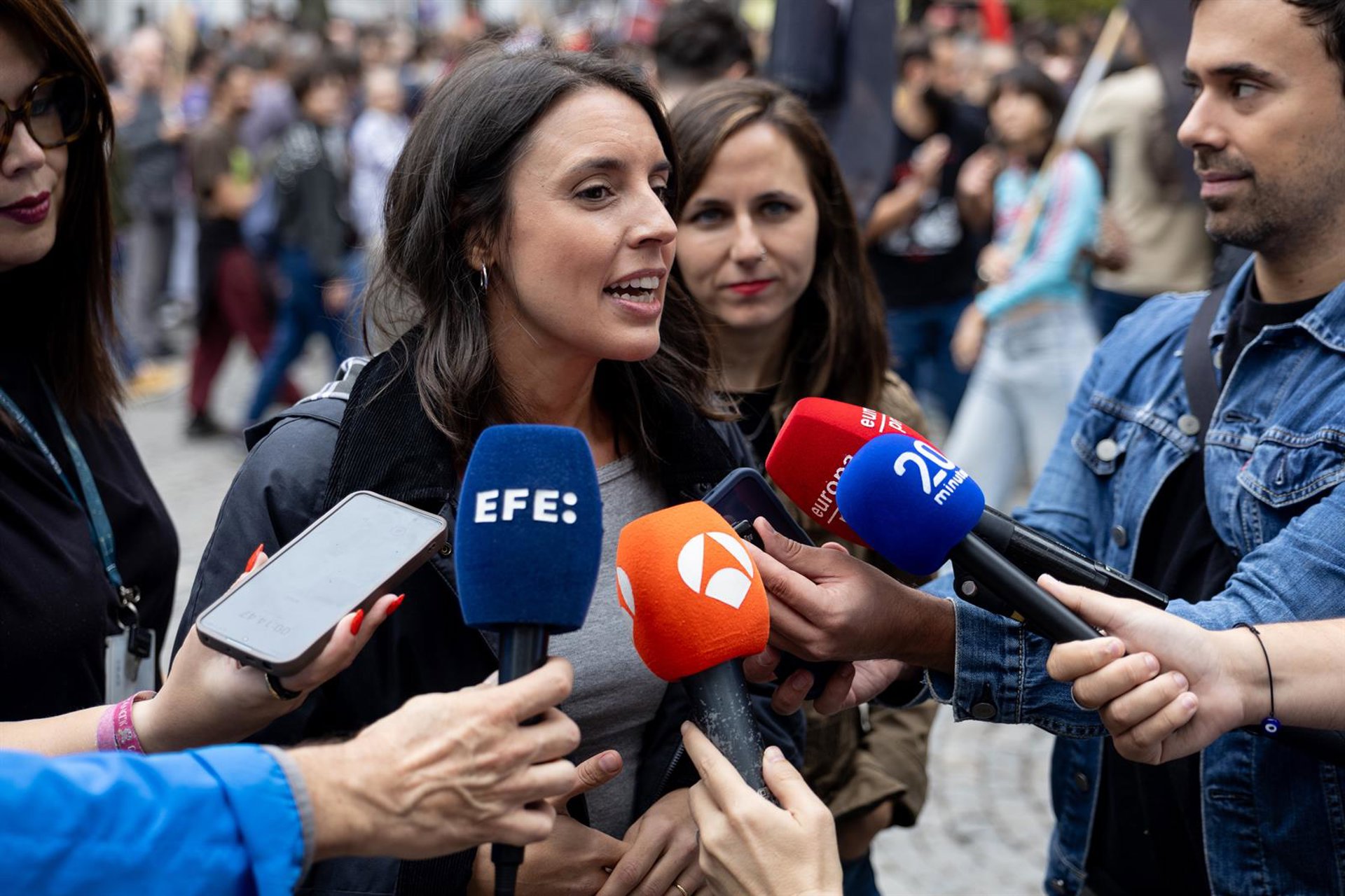 Irene Montero pide un decreto que baje alquileres y expropie viviendas a fondos buitre «antes que convocar elecciones»