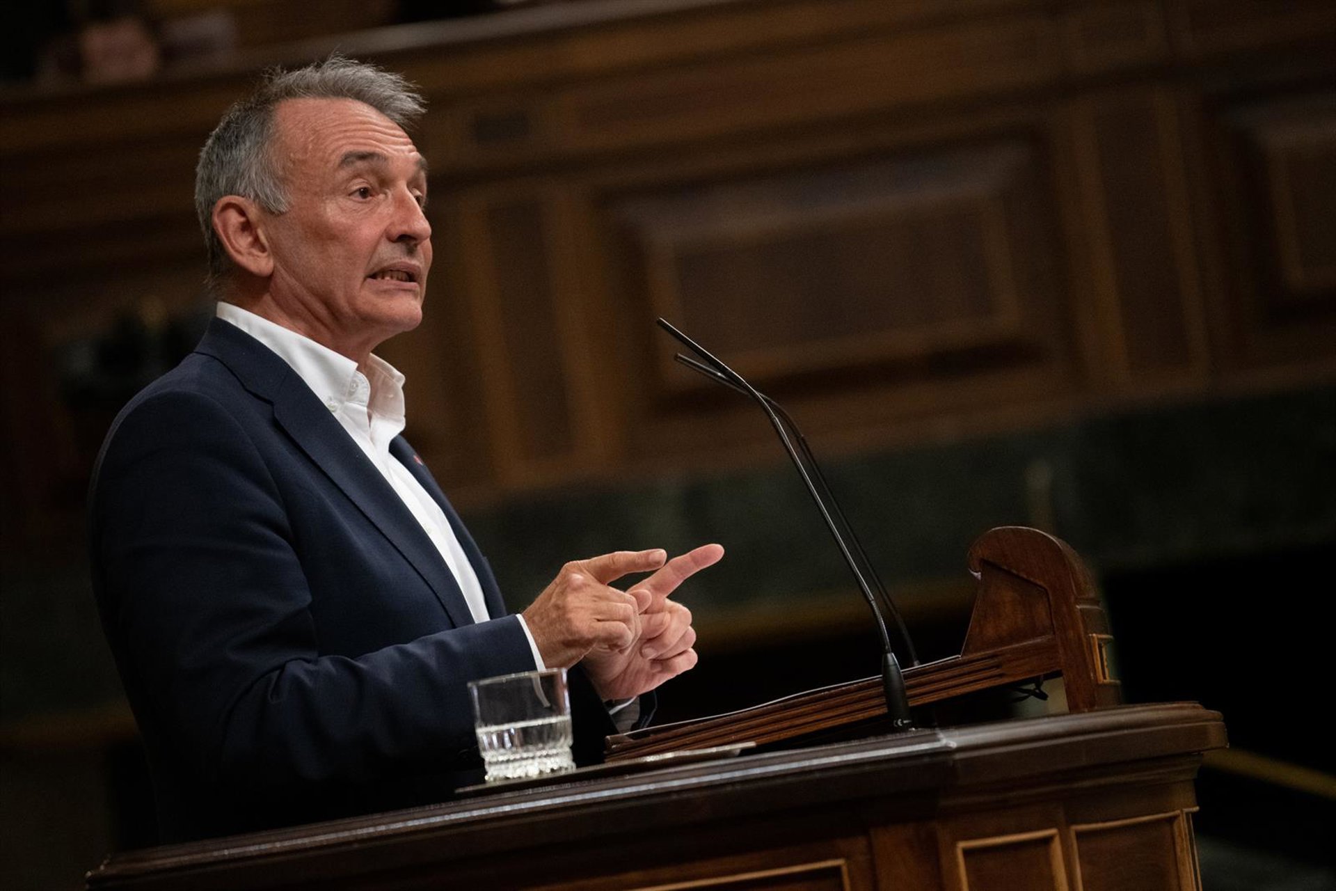Enrique Santiago (IU) aboga por adelantar elecciones para que la indignación de las calles se note en las urnas
