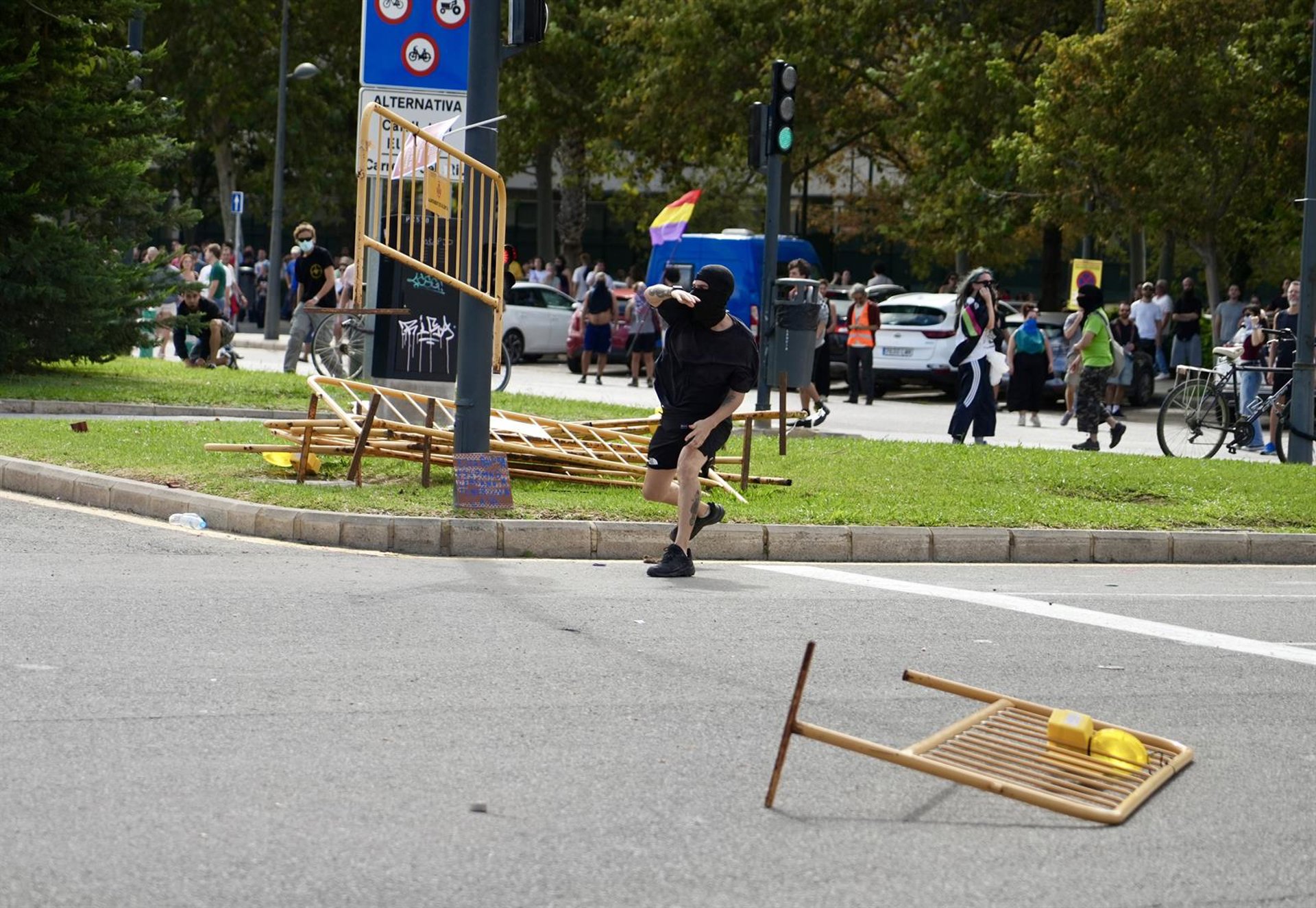 La manifestación por la vivienda se salda con un detenido y nueve policías heridos