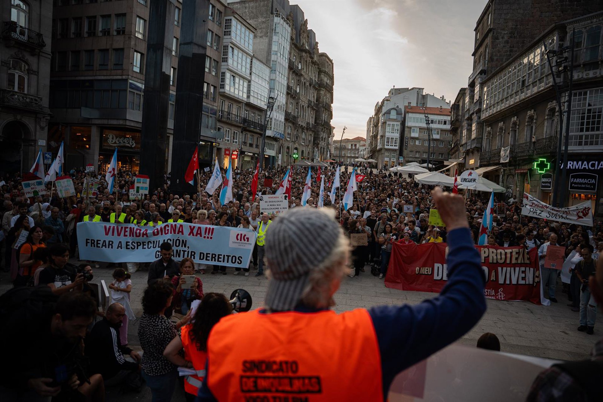 Miles de personas toman las calles de las principales ciudades gallegas para reclamar una vivienda «digna»