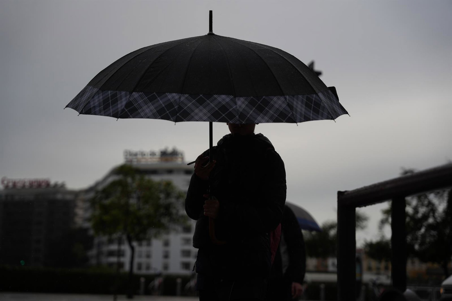 Las lluvias y tormentas ponen en aviso a Menorca y parte de Mallorca este domingo